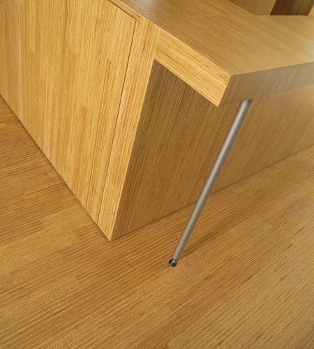 Plexwood® SHR bar with floor detail from the top in sustainable pine plytype strip products