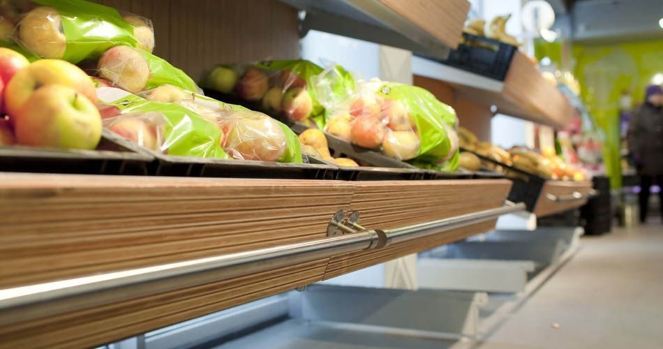 Plexwood® EkoPlaza bespoke professional grocery shelve detail in pine/ocoumé eco sandwich plywood surfaces