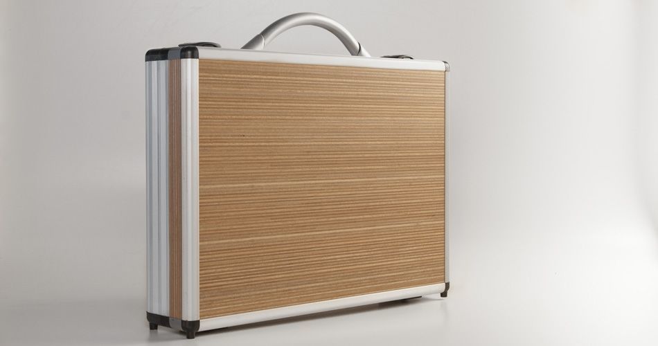 Plexwood® Gefken, high-end business suitcase frontal from modern ocoumé and beech ply end veneer panels
