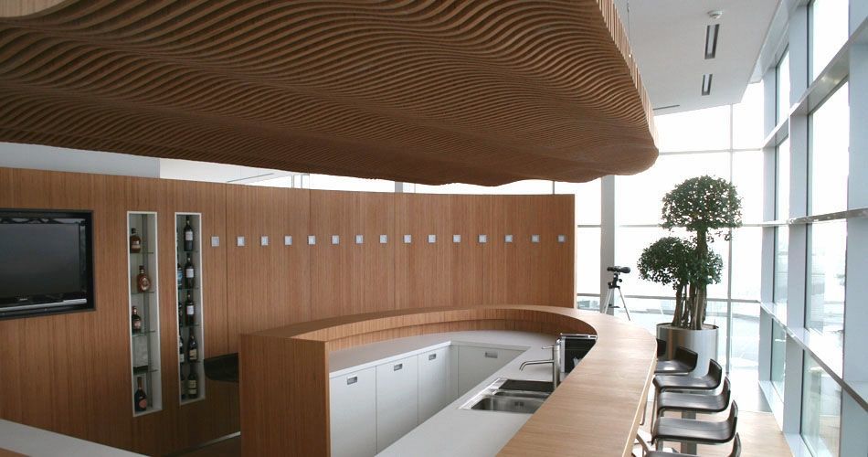 Plexwood® Koppert Machines & Zonen chique architectonische houten keuken bar, plafond en ronde muur van beuken